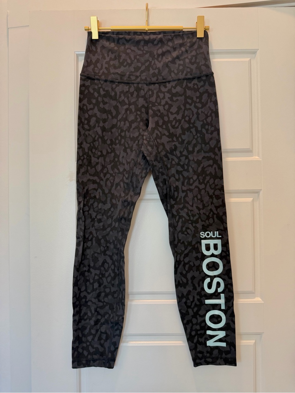 Soulcycle x Lululemon Black Camo Leggings Size 6